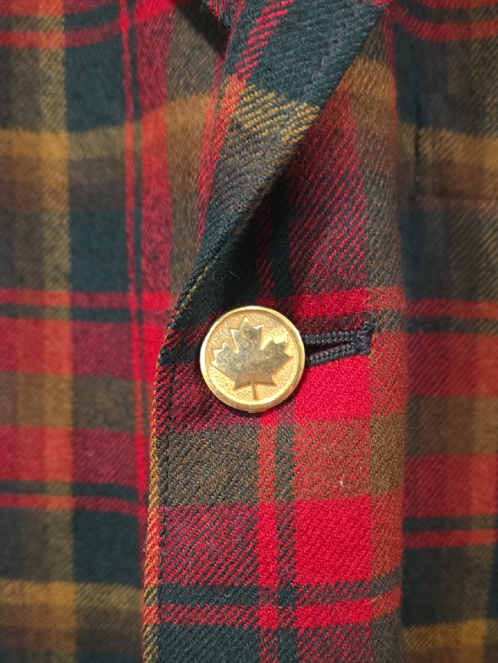 Vintage 1960's Canadian Tartan Wool Red and Green Plaid Sport Coat - Picture 2 of 12